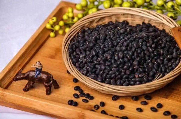 配资导航之家 黑豆不止“补肾抗老”！医生揭秘4种健康秘密